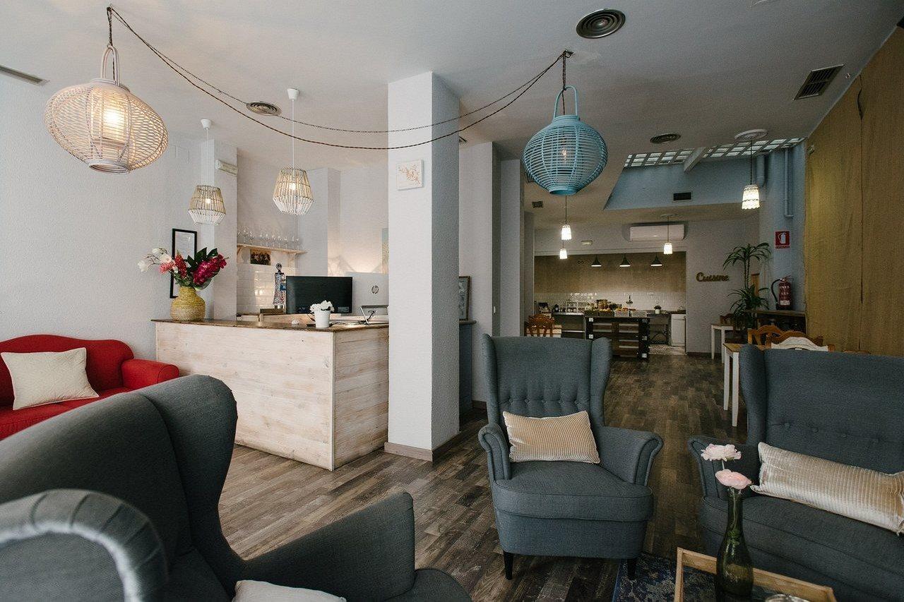 Boutike Guesthouse Севиля Екстериор снимка